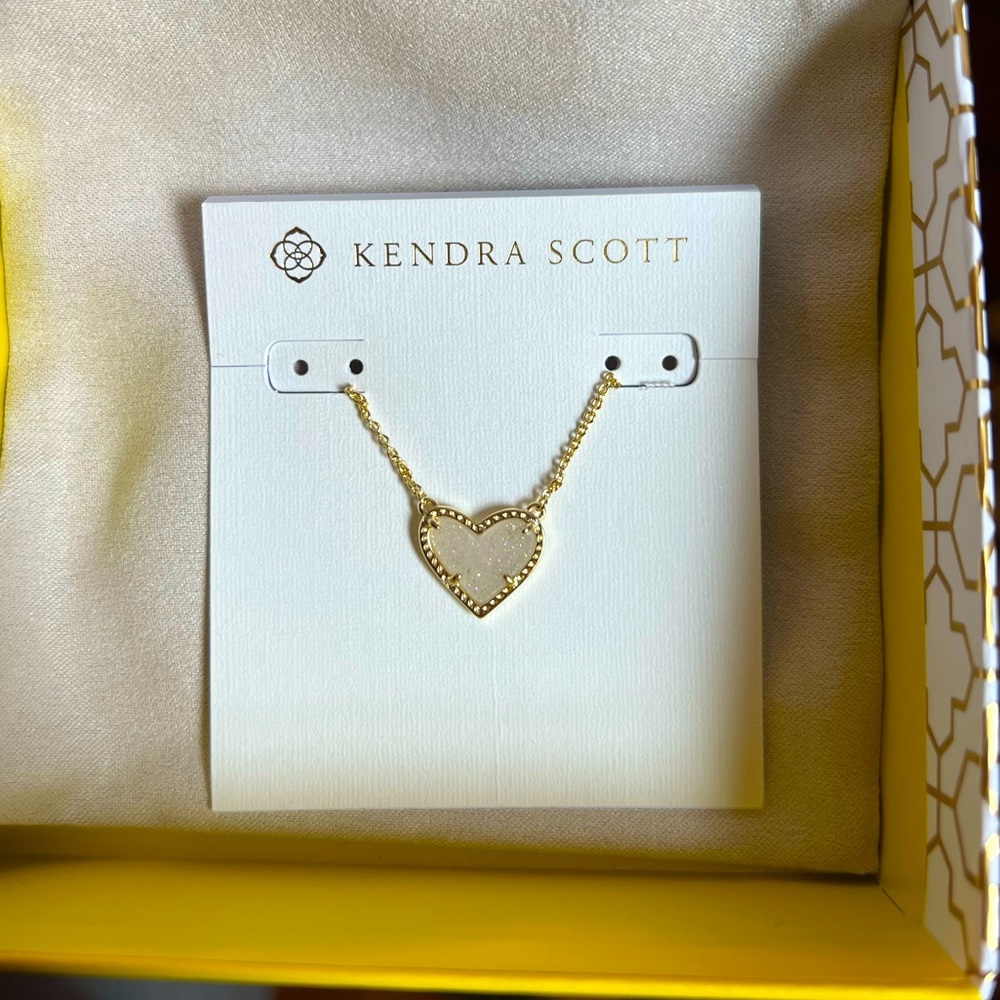 Kendra Scott Ari Heart Pendant Necklace in Iridescent Drusy, Gold-Plated